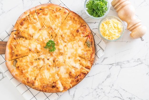 pizza de pollo a la parrilla con salsa de mil islas