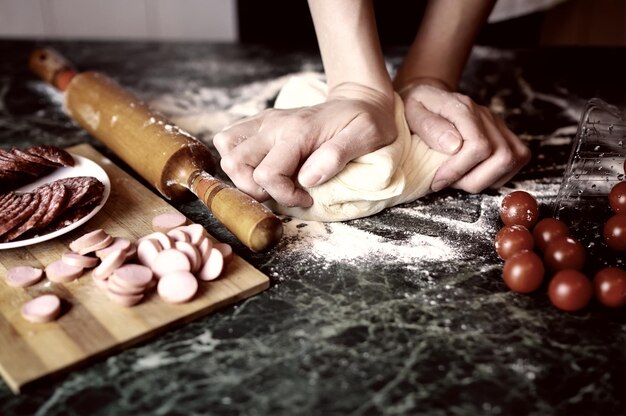 pizza preparar massa cobertura de mão