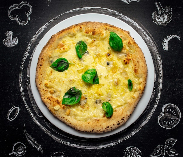 Pizza quente com queijo