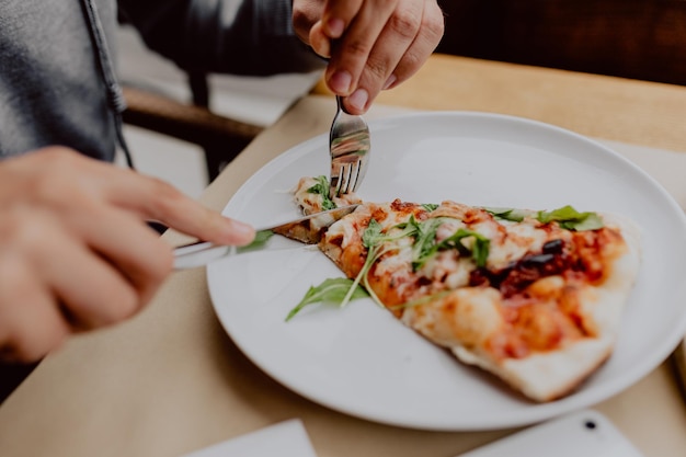 Pizza con queso derretido