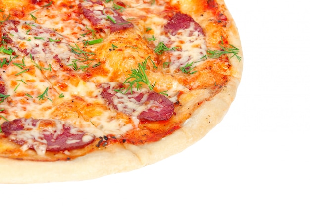 Pizza saborosa com salame e queijo