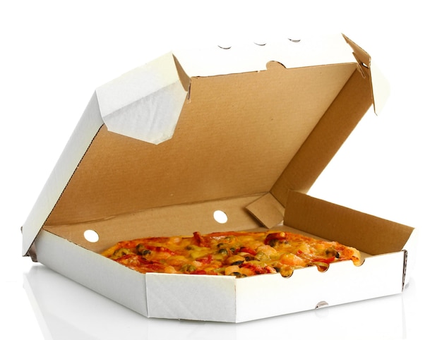 Pizza saborosa em caixa isolada no branco