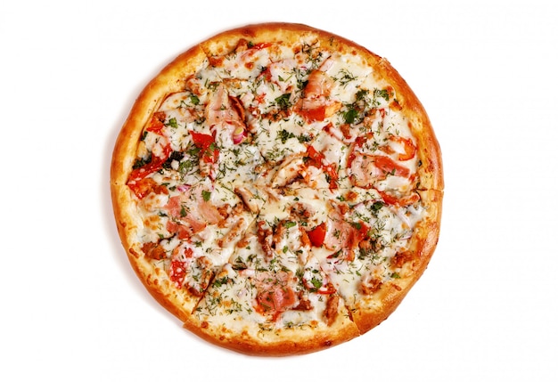 Pizza saborosa fresca no fundo branco
