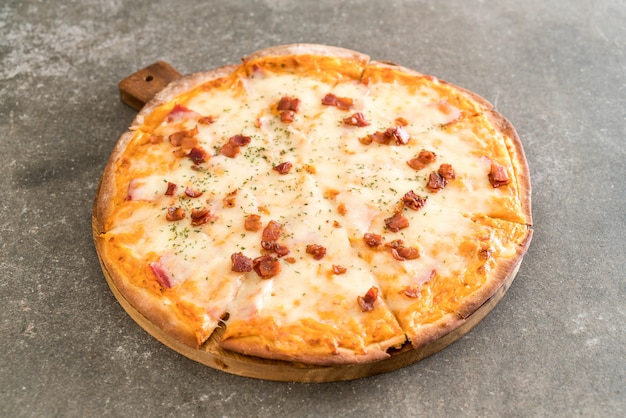 pizza de tocino y queso