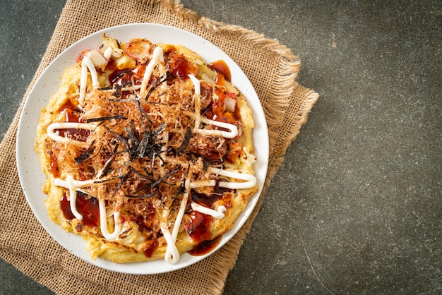 Pizza tradicional japonesa que chamou Okonomiyaki