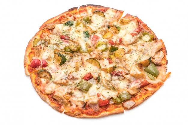 pizza vegetariana em fundo branco