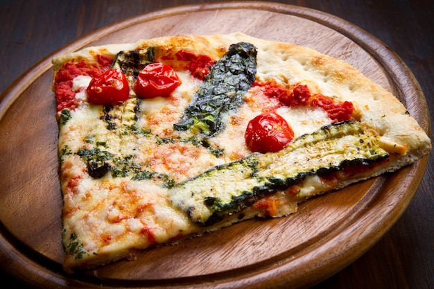 Pizza con verduras a la plancha