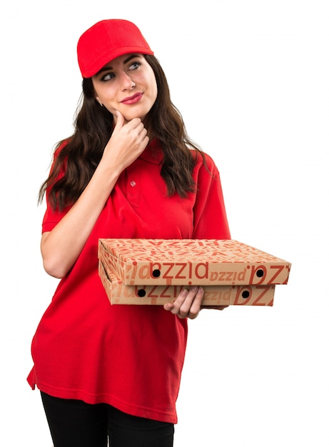 Pizzabote Frau denken