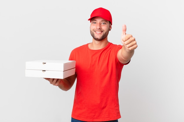 Pizzaliefermann, der stolz ist und positiv mit Daumen nach oben lächelt