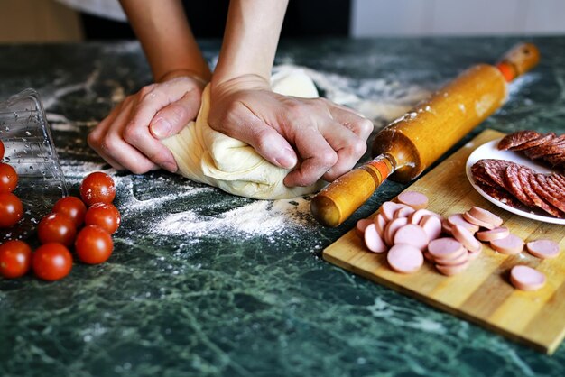 Pizzateig von Hand zubereiten