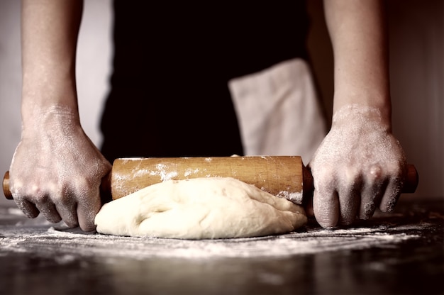 Pizzateig vorbereiten Handbelag