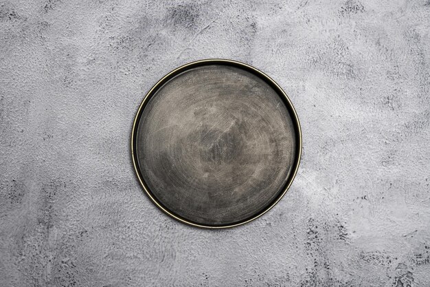 Una placa circular de metal vintage