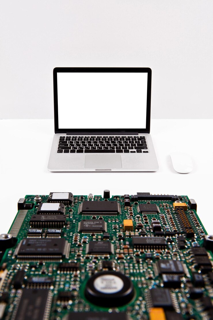 Foto una placa de computadora con una pantalla blanca que dice "computadora" en ella