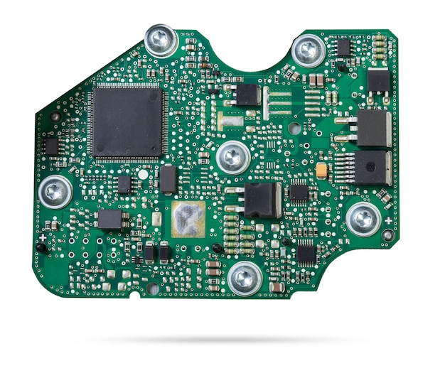 Placa de circuito impresso verde com transistores e microchips para controlar vários dispositivos