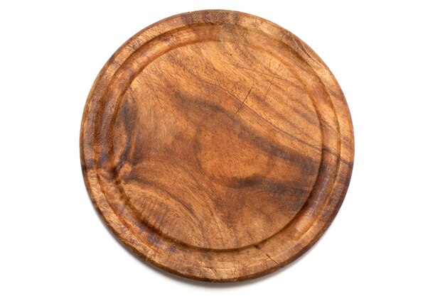 Placa de madeira, bandeja, tabela para cozinhar ou pratos quentes isolados no fundo branco