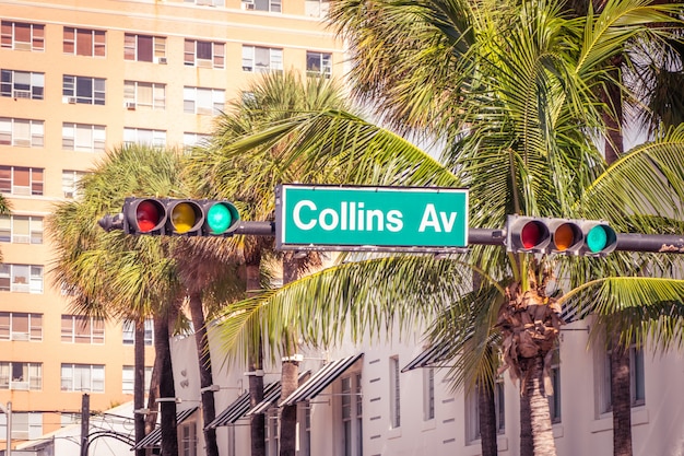 Placa de rua da famosa Collins Avenue, Miami, Flórida, EUA