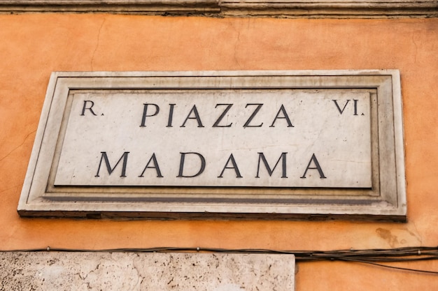 Placa de rua Piazza Madama em Roma Itália