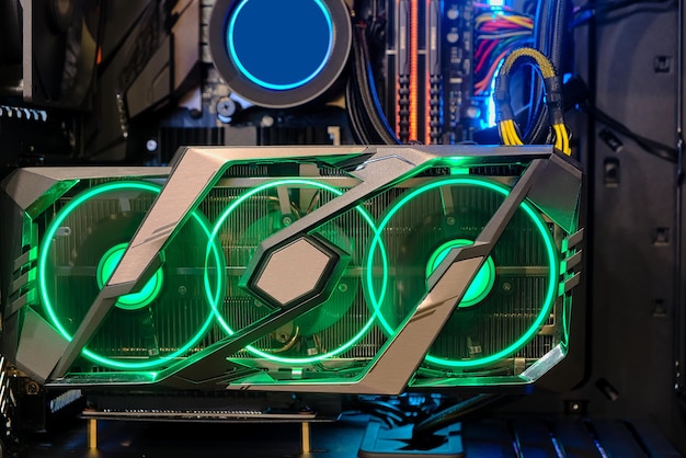 Placa gráfica de alto desempenho de close up com ventilador de resfriamento e LED RGB multicolorido de status de show