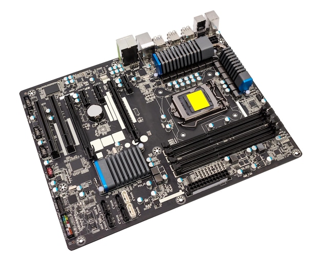 Placa-mãe de computador isolada em fundo branco sem cooler de CPU