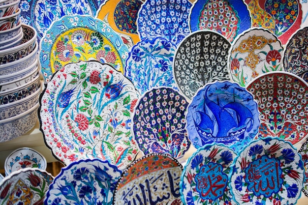 Placas de cerâmica para lembranças e presentes em padrões de estilo otomano