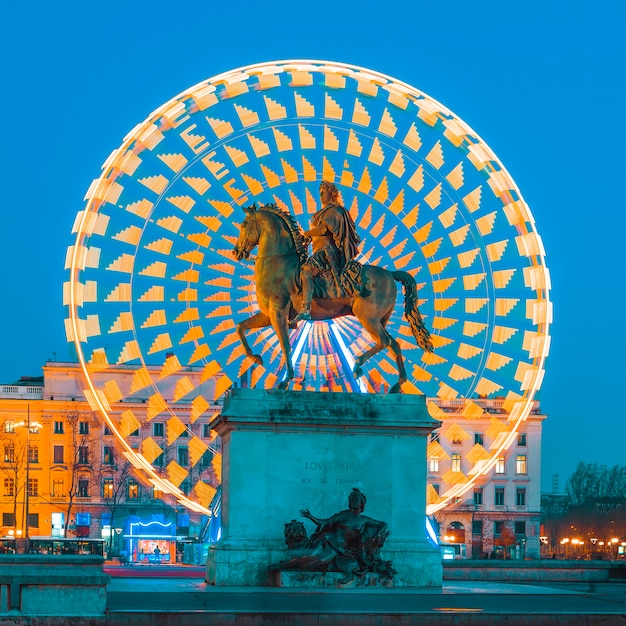 Place Bellecour estatua del rey Luis XIV, Lyon Francia