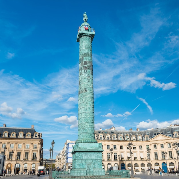 Place de la Concorde con obelisco en París, Francia