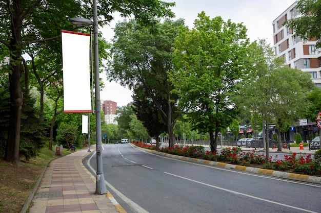 Plakatwand im Hintergrund