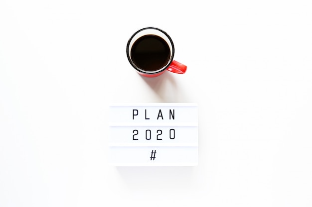 Plan 2020 con taza de café