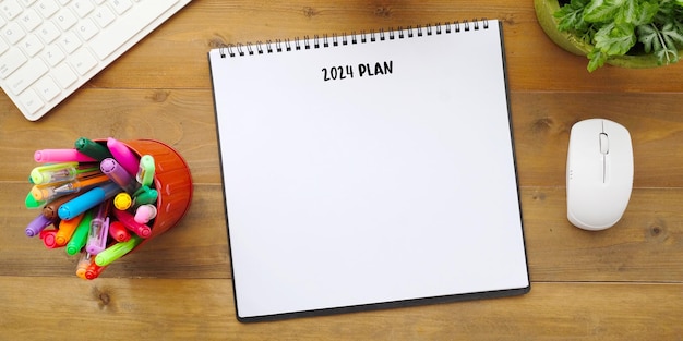 Plan para 2024 sobre el fondo de papel de cuaderno