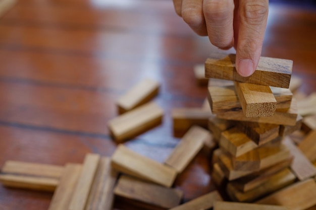 Plan y estrategia de construcción de bloques de madera.