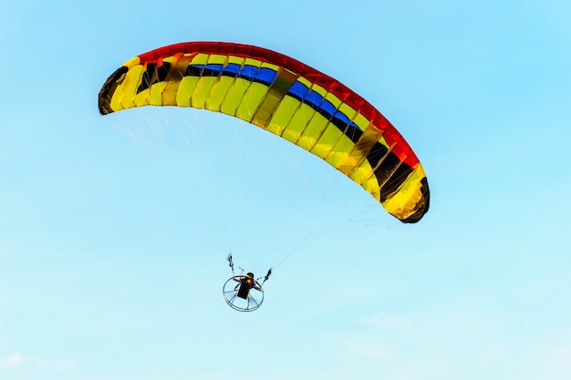 Para planeador para control remoto por radio.