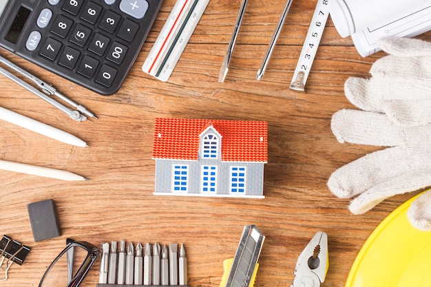 Foto planejamento de construção com desenhos e acessórios de construção, projetos de construção em papel.