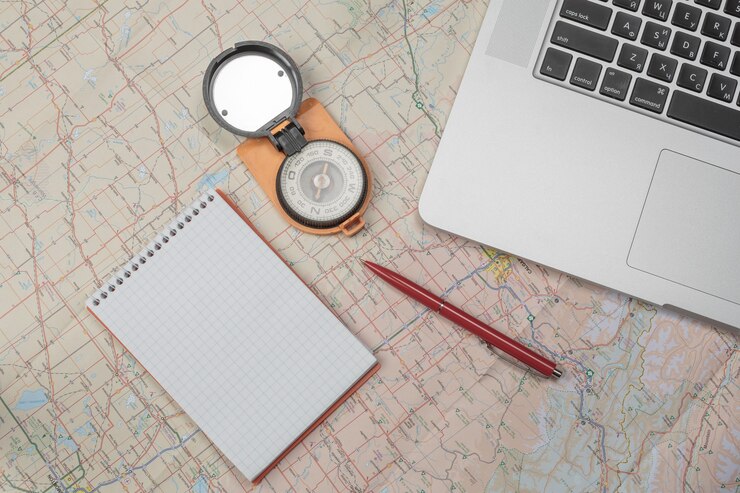 Foto planejamento e preparação de viagens com computador via internet