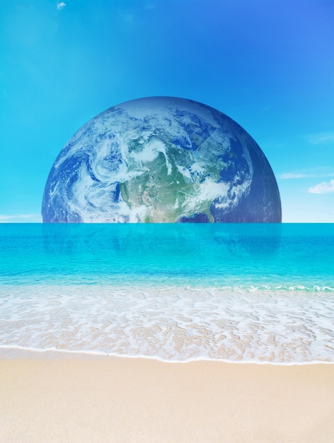 Planeta emergiendo del mar Elementos de esta imagen proporcionados por la NASA