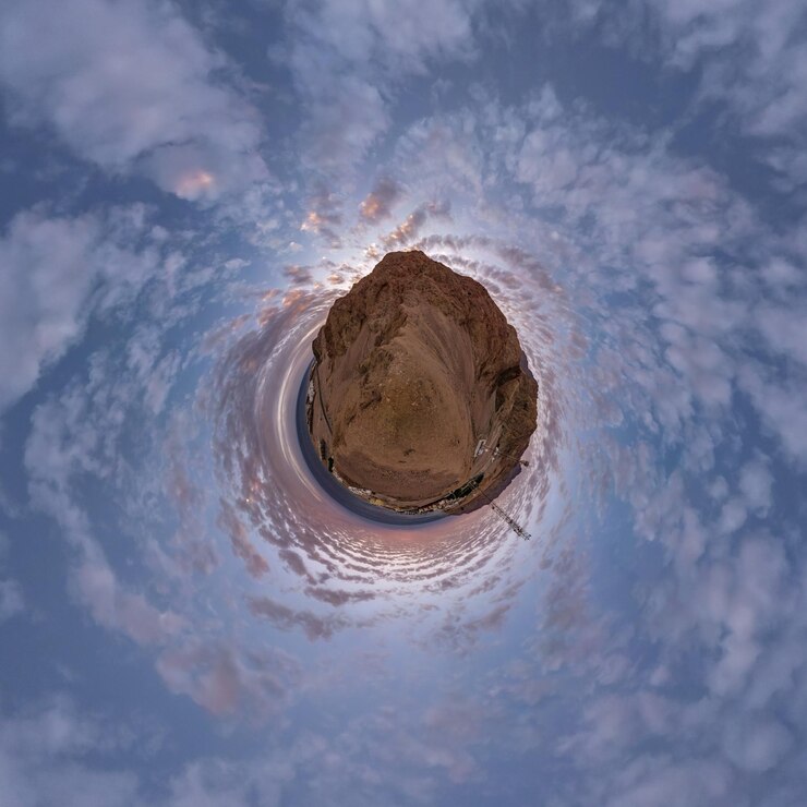 Foto planeta minúsculo simples sem edifícios em céu azul com belas nuvens transformação de panorama esférico 360 graus vista aérea abstrata esférica curvatura do espaço