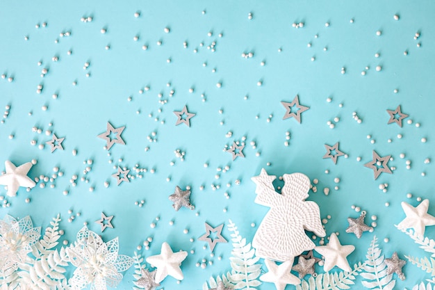 Plano de fundo azul de natal com detalhes de decoração