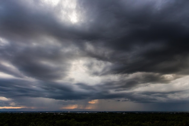 Plano de fundo de nuvens de tempestade antes de uma tempestade de trovões