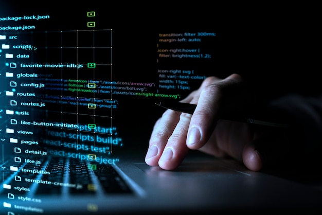 Plano de fundo de programação com pessoa trabalhando com códigos no computador