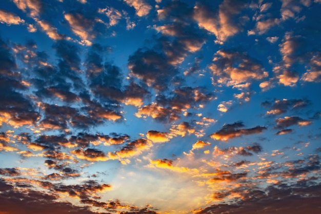 Plano de fundo lindo céu azul do sol