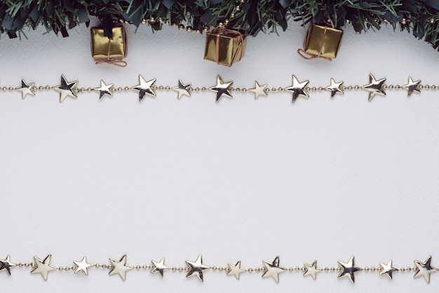Foto plano de fundo natal e ano novo com decorações de natal banner de mídia mockup flat design