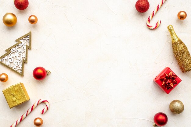 Foto plano de natal festivo com fundo de cartão de saudação de decoração de férias