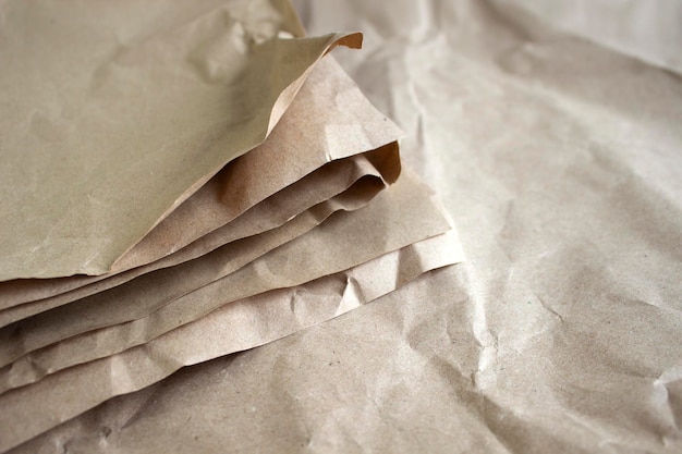 Plano laico grupo de papeles artesanales textura Fondo de papel arrugado de cerca