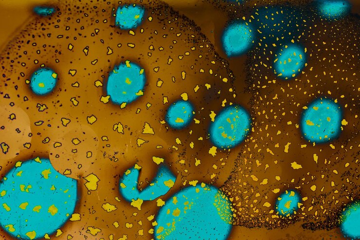 Foto plano macro de emulsión de agua y aceite sobre fondo de color