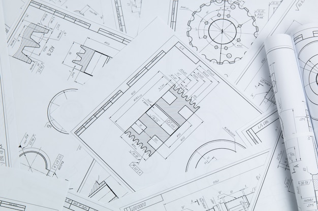 Planos de ingeniería de piezas y mecanismos industriales.