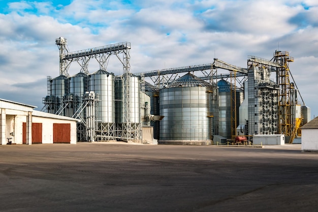 Planta de agroprocesamiento y fabricación para procesamiento y silos de plata para secado limpieza y almacenamiento de productos agrícolas harina cereales y granos Ascensor granero