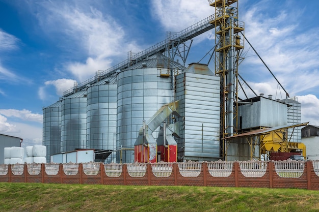 Planta de agroprocesamiento para procesamiento y silos para secado limpieza y almacenamiento de productos agrícolas harina cereales y grano