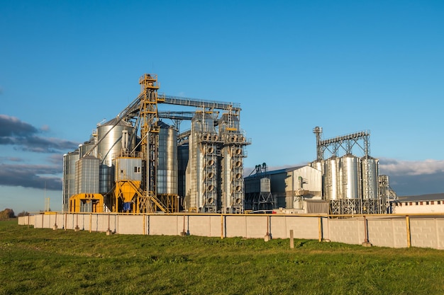 Planta de agroprocesamiento para procesamiento y silos para secado limpieza y almacenamiento de productos agrícolas harina cereales y grano