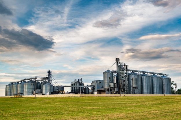 Planta de agroprocesamiento para procesamiento y silos para secado limpieza y almacenamiento de productos agrícolas harina cereales y grano