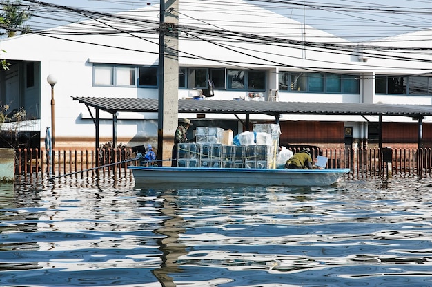 La planta en el área industrial de Nava Nakorn se inundó durante 1 mes en Bangkok, Tailandia.