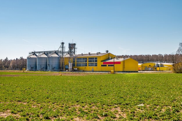 Planta de agroprocessamento para processamento e silos para secagem, limpeza e armazenamento de produtos agrícolas farinha de cereais e grãos granja avícola